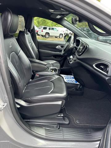 Photo of 2023 Ceramic Gray Clearcoat Chrysler Pacifica Hybrid
