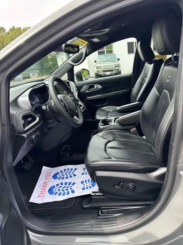 Photo of 2023 Ceramic Gray Clearcoat Chrysler Pacifica Hybrid