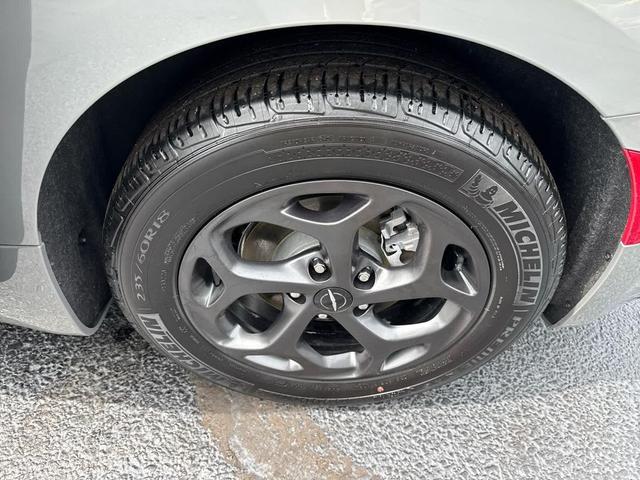 Photo of 2023 Ceramic Gray Clearcoat Chrysler Pacifica Hybrid