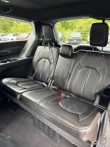 Photo of 2023 Ceramic Gray Clearcoat Chrysler Pacifica Hybrid
