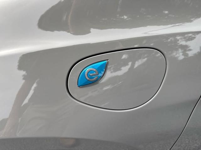 Photo of 2023 Ceramic Gray Clearcoat Chrysler Pacifica Hybrid