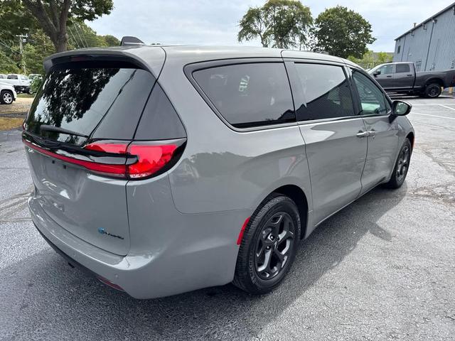 Photo of 2023 Ceramic Gray Clearcoat Chrysler Pacifica Hybrid