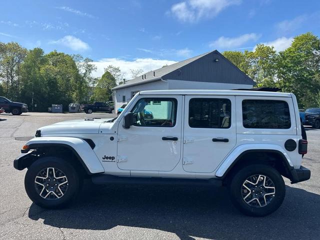 Photo of 2025 White Jeep Wrangler
