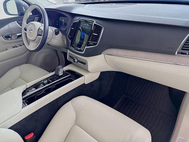 Photo of 2025 Grey Volvo XC90