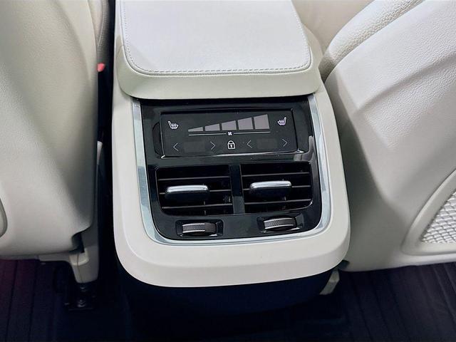 Photo of 2025 Grey Volvo XC90