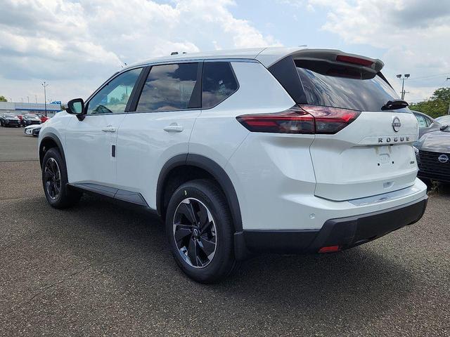 Photo of 2025 Everest White Pearl Nissan Rogue