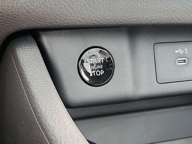 Photo of 2025 Everest White Pearl Nissan Rogue