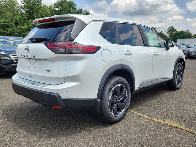 Photo of 2025 Everest White Pearl Nissan Rogue