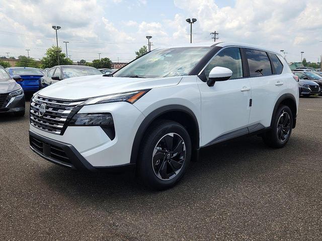 Photo of 2025 Everest White Pearl Nissan Rogue