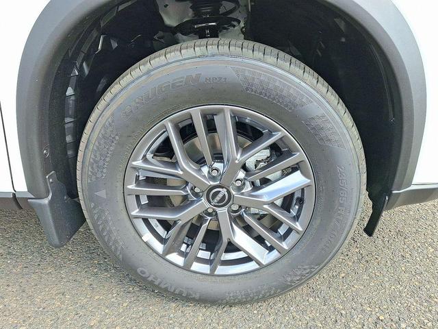 Photo of 2026 Glacier White Nissan Rogue