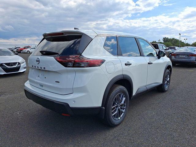 Photo of 2026 Glacier White Nissan Rogue
