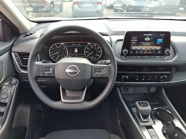 Photo of 2026 Glacier White Nissan Rogue