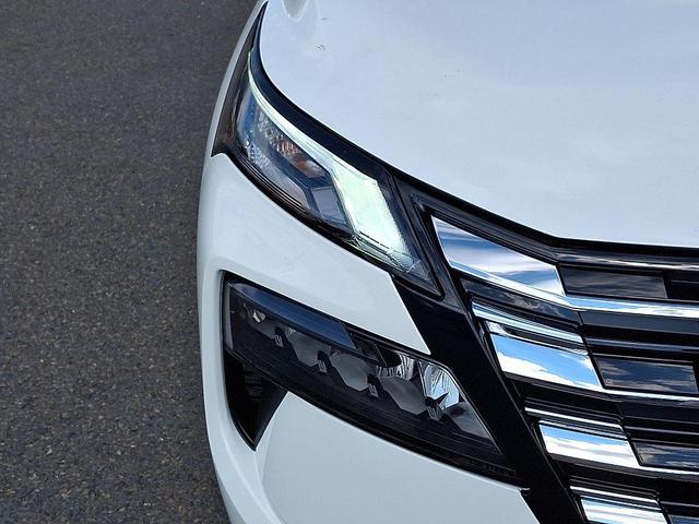 Photo of 2026 Glacier White Nissan Rogue