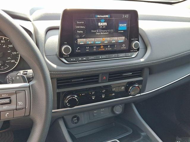 Photo of 2026 Glacier White Nissan Rogue