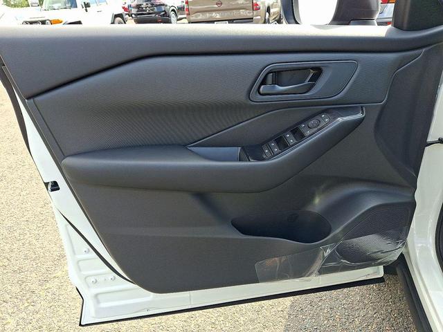 Photo of 2026 Glacier White Nissan Rogue