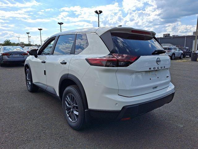 Photo of 2026 Glacier White Nissan Rogue