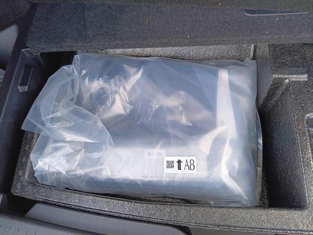 Photo of 2024 Boulder Gray Pearl/Black Diamond Pearl Nissan ARIYA