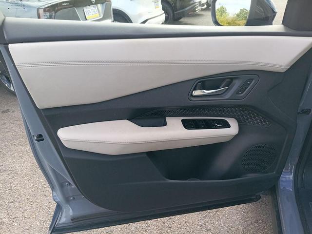 Photo of 2024 Boulder Gray Pearl/Black Diamond Pearl Nissan ARIYA