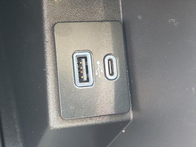 Photo of 2023 Oxford White Ford Edge