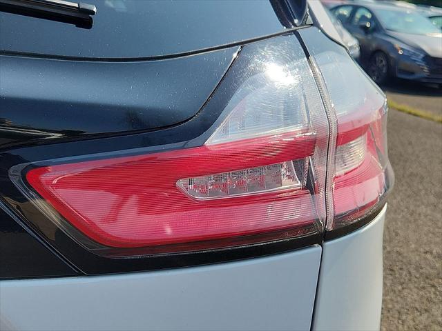 Photo of 2023 Oxford White Ford Edge