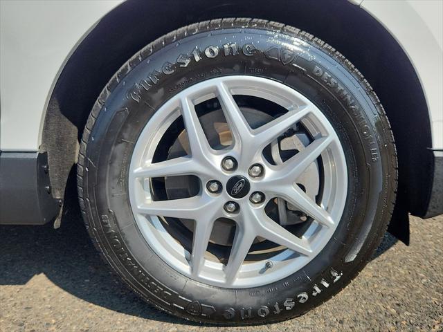Photo of 2023 Oxford White Ford Edge