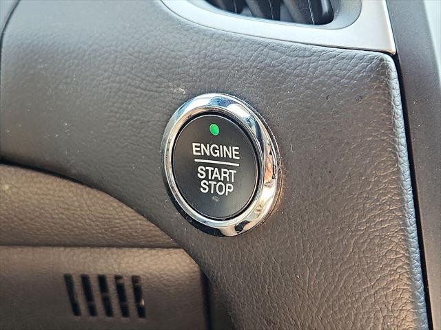 Photo of 2023 Oxford White Ford Edge