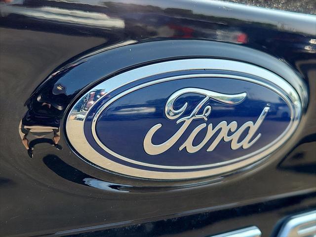 Photo of 2023 Oxford White Ford Edge