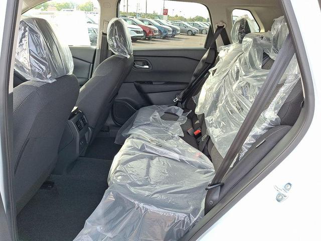 Photo of 2026 Everest White Pearl Tricoat Nissan Rogue