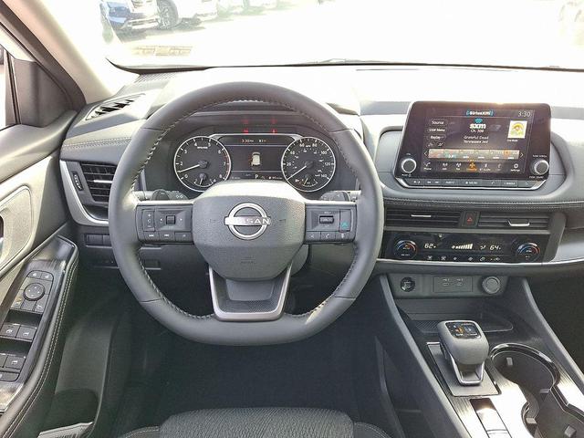 Photo of 2026 Everest White Pearl Tricoat Nissan Rogue