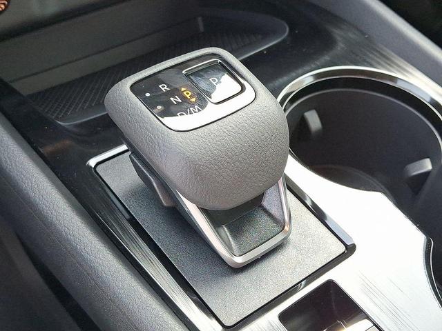 Photo of 2026 Everest White Pearl Tricoat Nissan Rogue