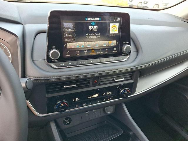 Photo of 2026 Everest White Pearl Tricoat Nissan Rogue
