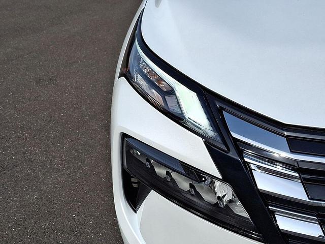 Photo of 2026 Everest White Pearl Tricoat Nissan Rogue