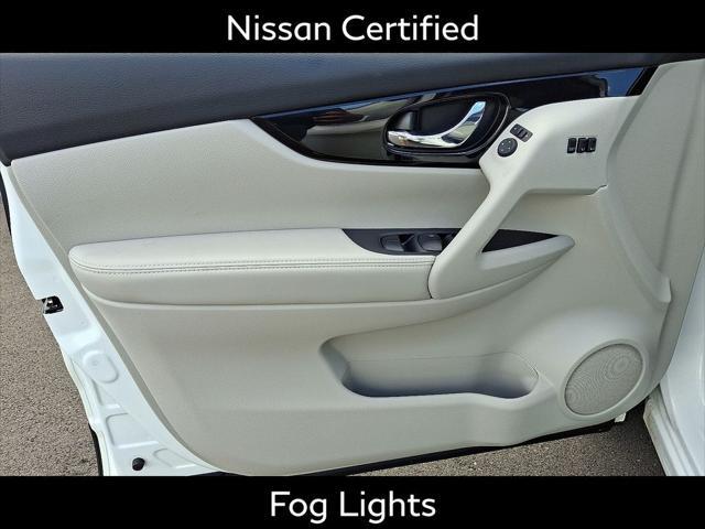 Photo of 2022 Pearl White Tricoat Nissan Rogue Sport