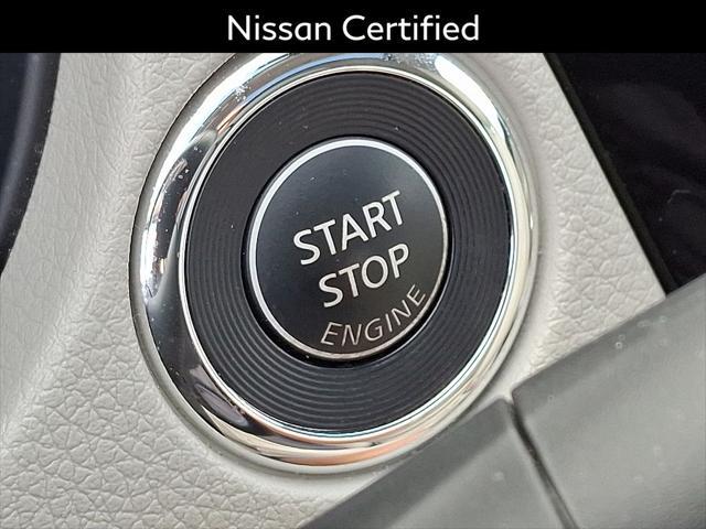 Photo of 2022 Pearl White Tricoat Nissan Rogue Sport