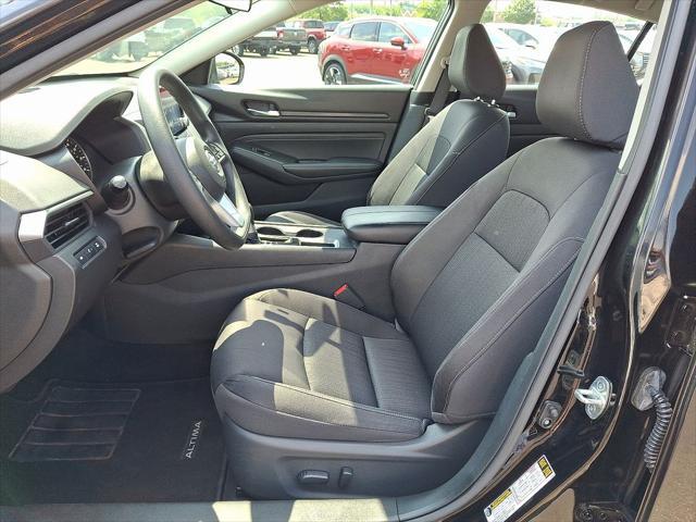 Photo of 2020 Super Black Nissan Altima
