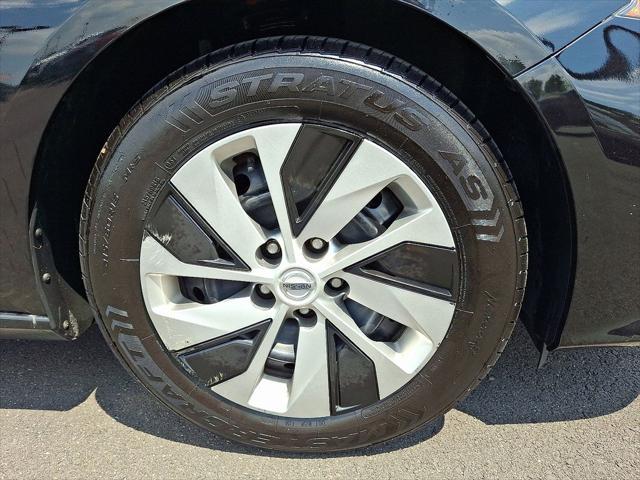 Photo of 2020 Super Black Nissan Altima