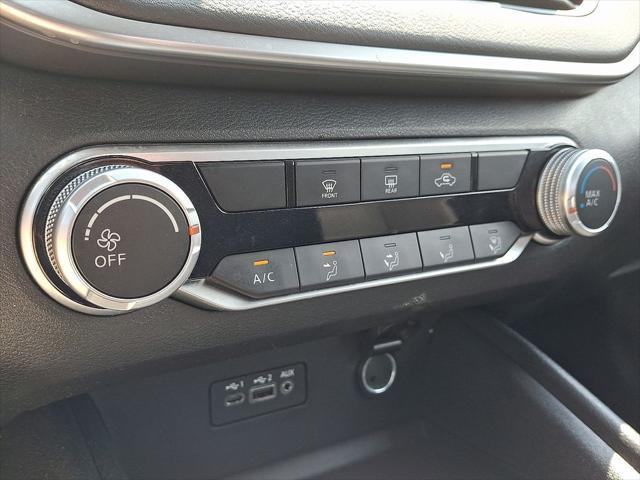 Photo of 2020 Super Black Nissan Altima