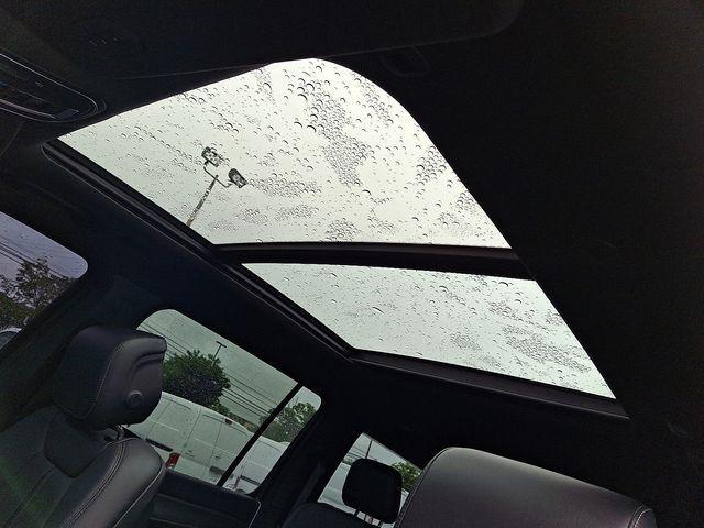 Photo of 2025 Diamond Black Crystal Pearlcoat Jeep Wagoneer
