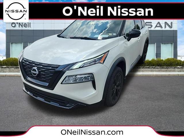 Photo of 2023 Pearl White Tricoat/Super Black Nissan Rogue