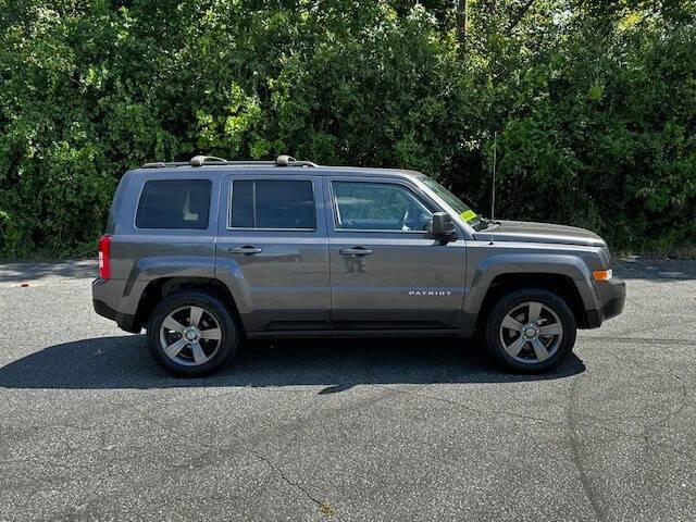 Photo of 2015 Granite Crystal Metallic Clearcoat Jeep Patriot