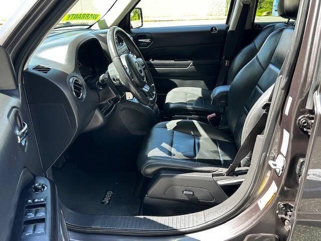 Photo of 2015 Granite Crystal Metallic Clearcoat Jeep Patriot