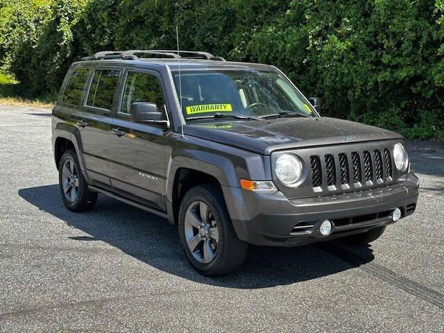 Photo of 2015 Granite Crystal Metallic Clearcoat Jeep Patriot