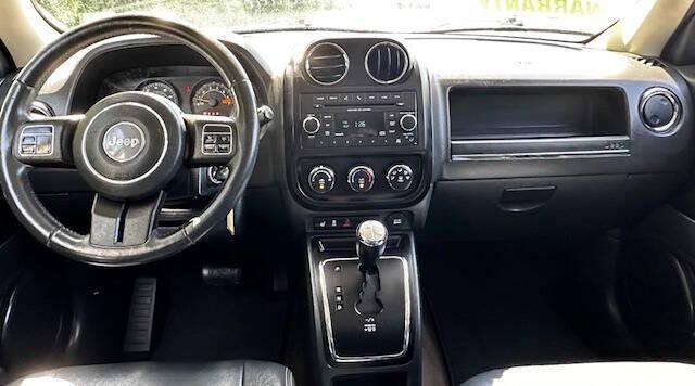 Photo of 2015 Granite Crystal Metallic Clearcoat Jeep Patriot