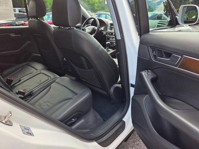 Photo of 2017 White Audi Q5