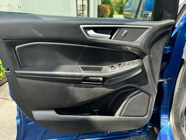 Photo of 2022 Atlas Blue Metallic Ford Edge