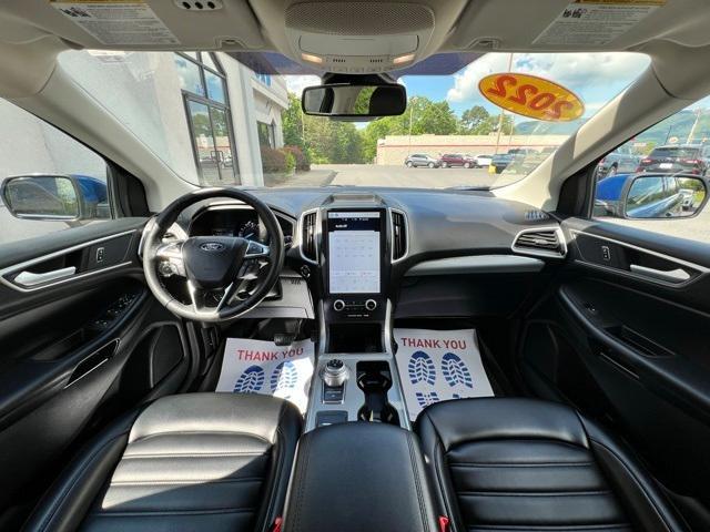 Photo of 2022 Atlas Blue Metallic Ford Edge