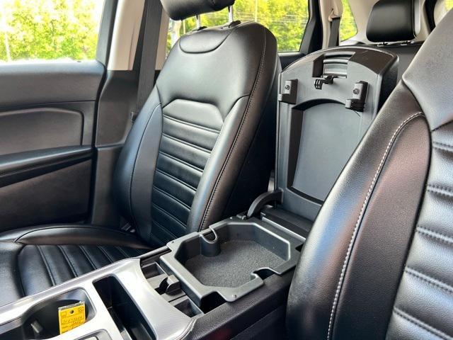 Photo of 2022 Atlas Blue Metallic Ford Edge