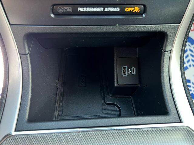 Photo of 2022 Atlas Blue Metallic Ford Edge