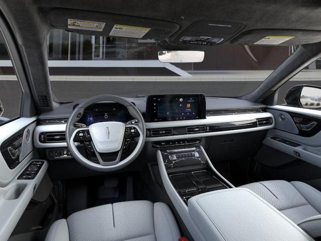 Photo of 2025 Whisper White Lincoln Aviator