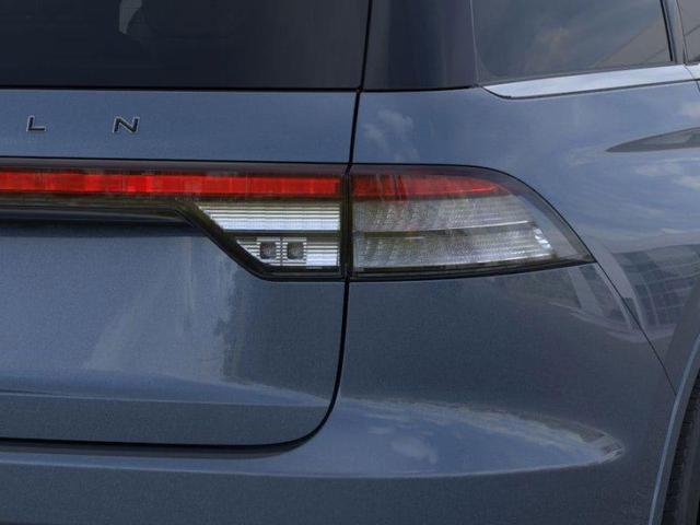 Photo of 2025 Whisper White Lincoln Aviator
